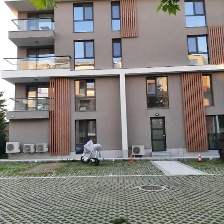 Deluxe 7 アパート *