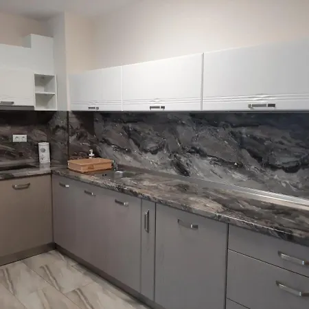 Deluxe 7 アパート