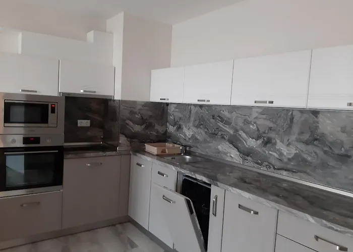 Deluxe 7 * Saints Constantine and Helena